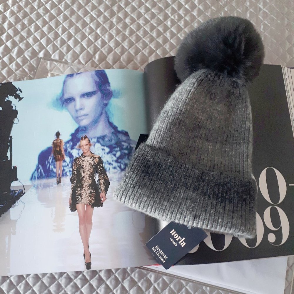 NWT Norla ombre grey knit faux fur pom pom beanie